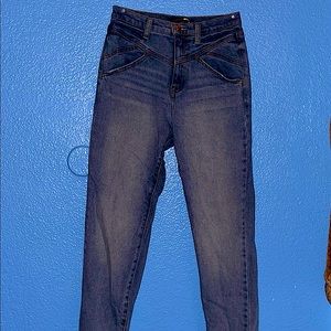 FASHION NOVA BOYFRIEND JEANS!! SIZE 3/26